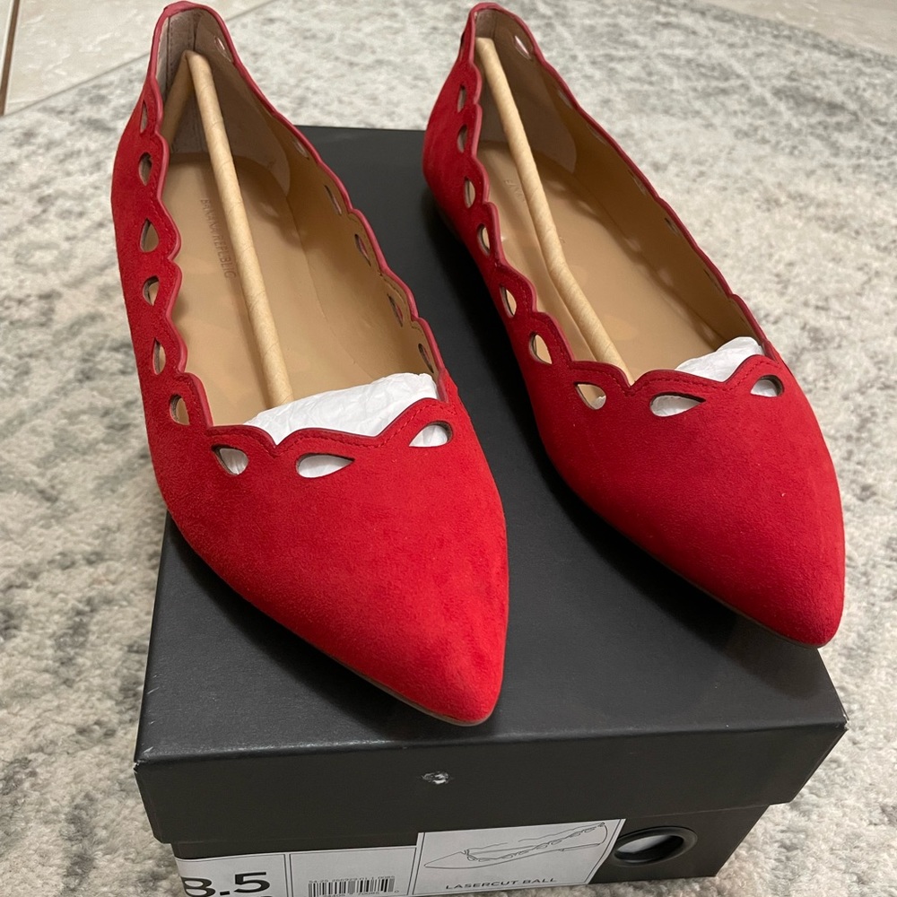 Banana Republic Lasercut Ball Ruby Red Scalloped Ballet Flats Women’s 8.5 w/ Box